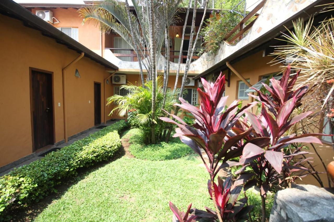 Pousada O Garimpo. Embu Esterno foto