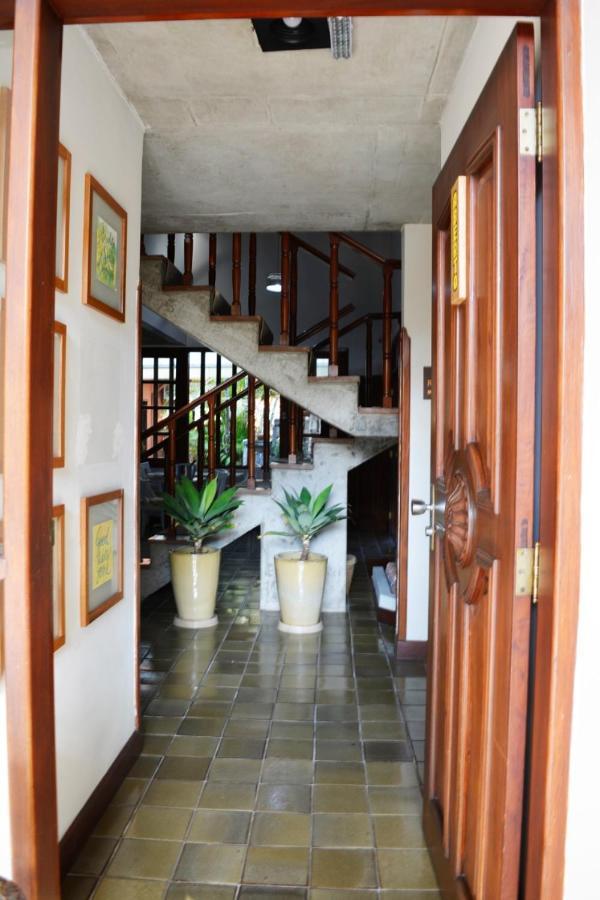 Pousada O Garimpo. Embu Esterno foto