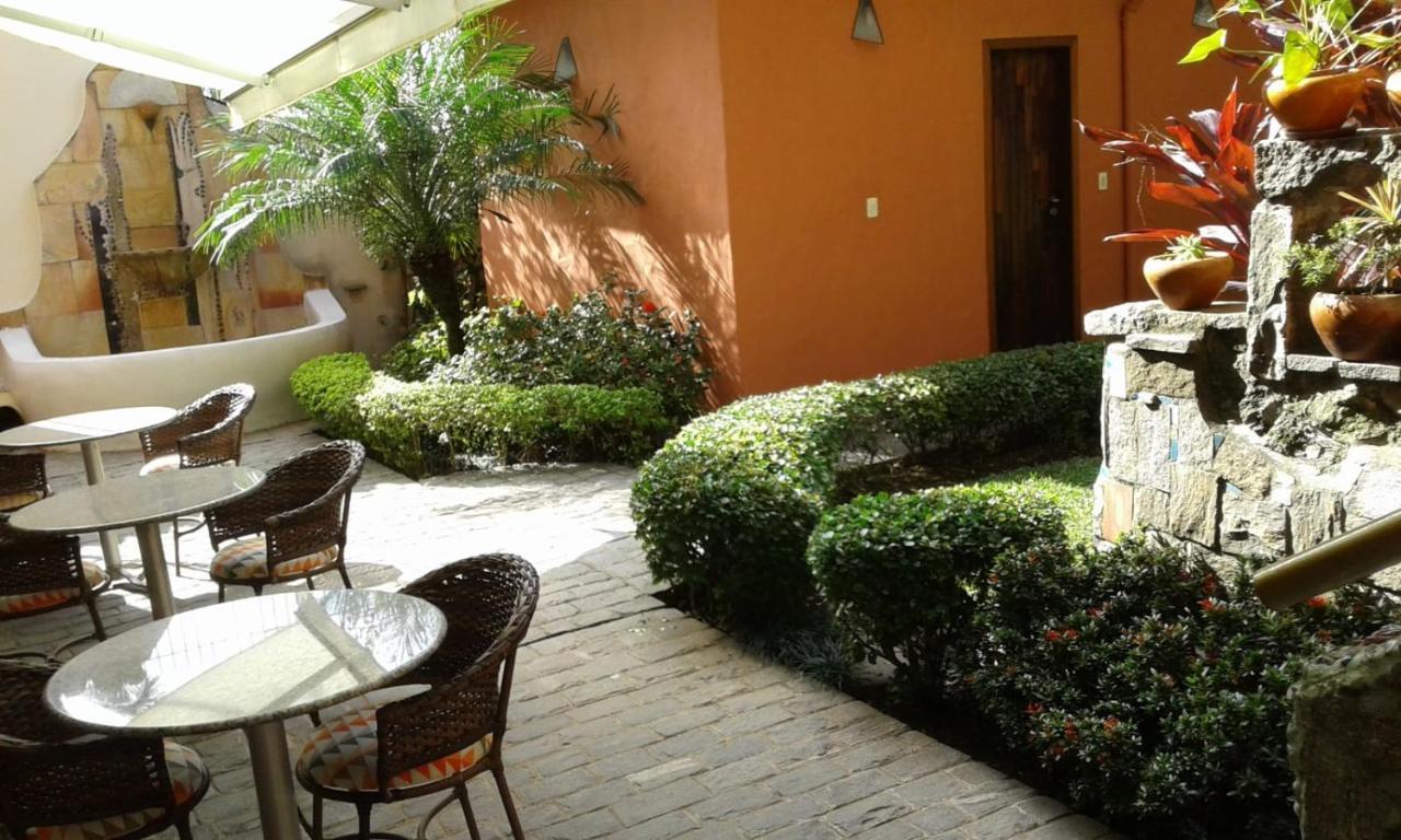 Pousada O Garimpo. Embu Esterno foto